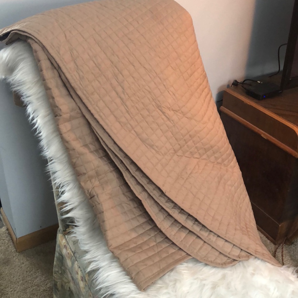 Tan Queen size Quilt, like new!